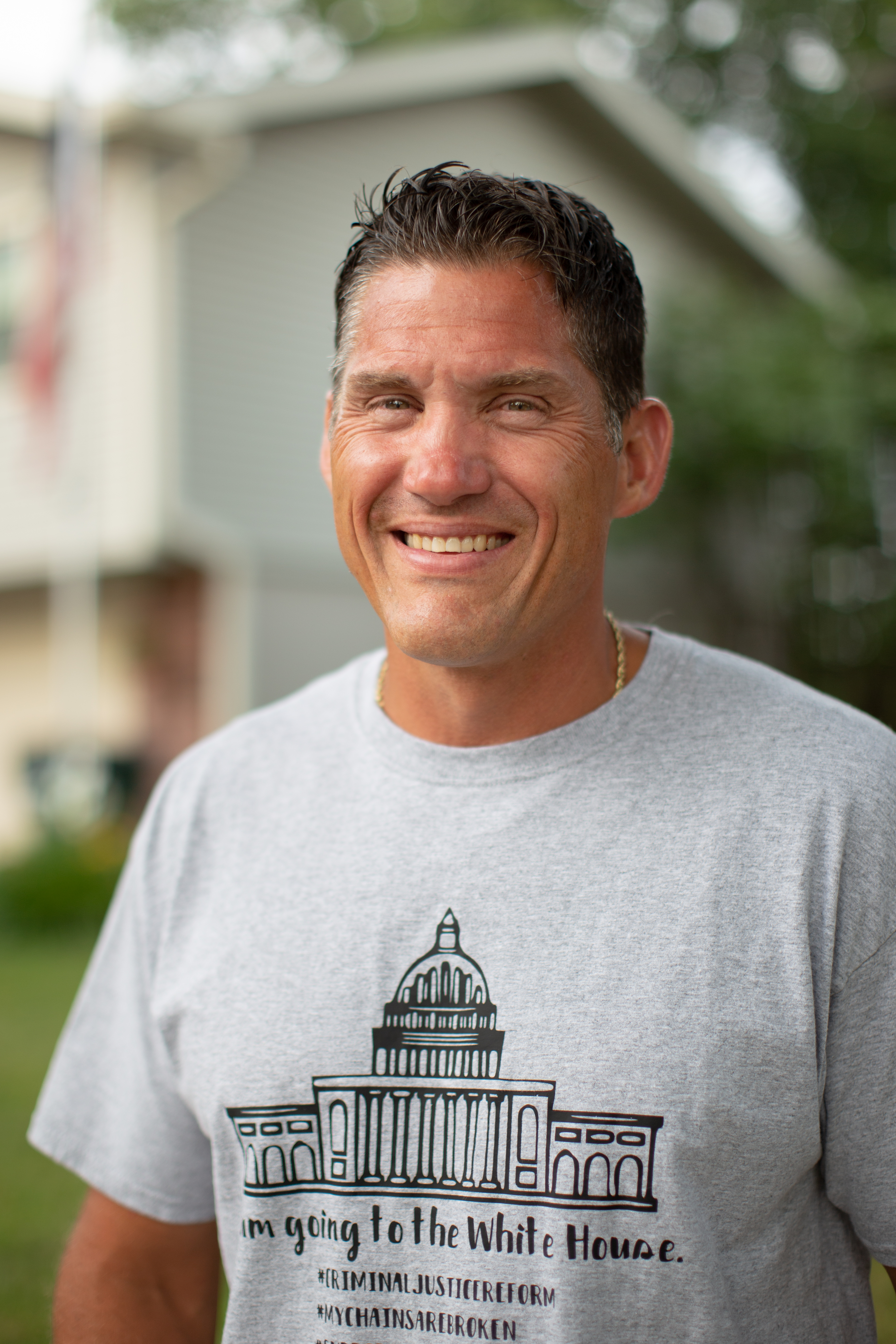 Daniel Lynn Brown wearing a t-shirt that says "I am going to the White House"